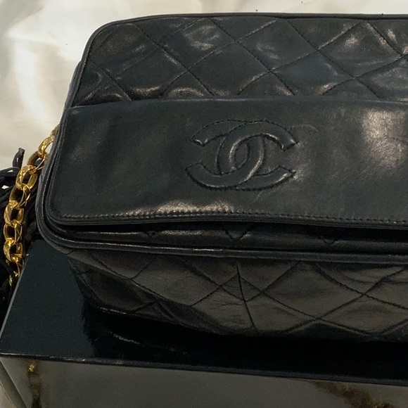 Chanel handbag authentic with original box - Picture 2 of 8